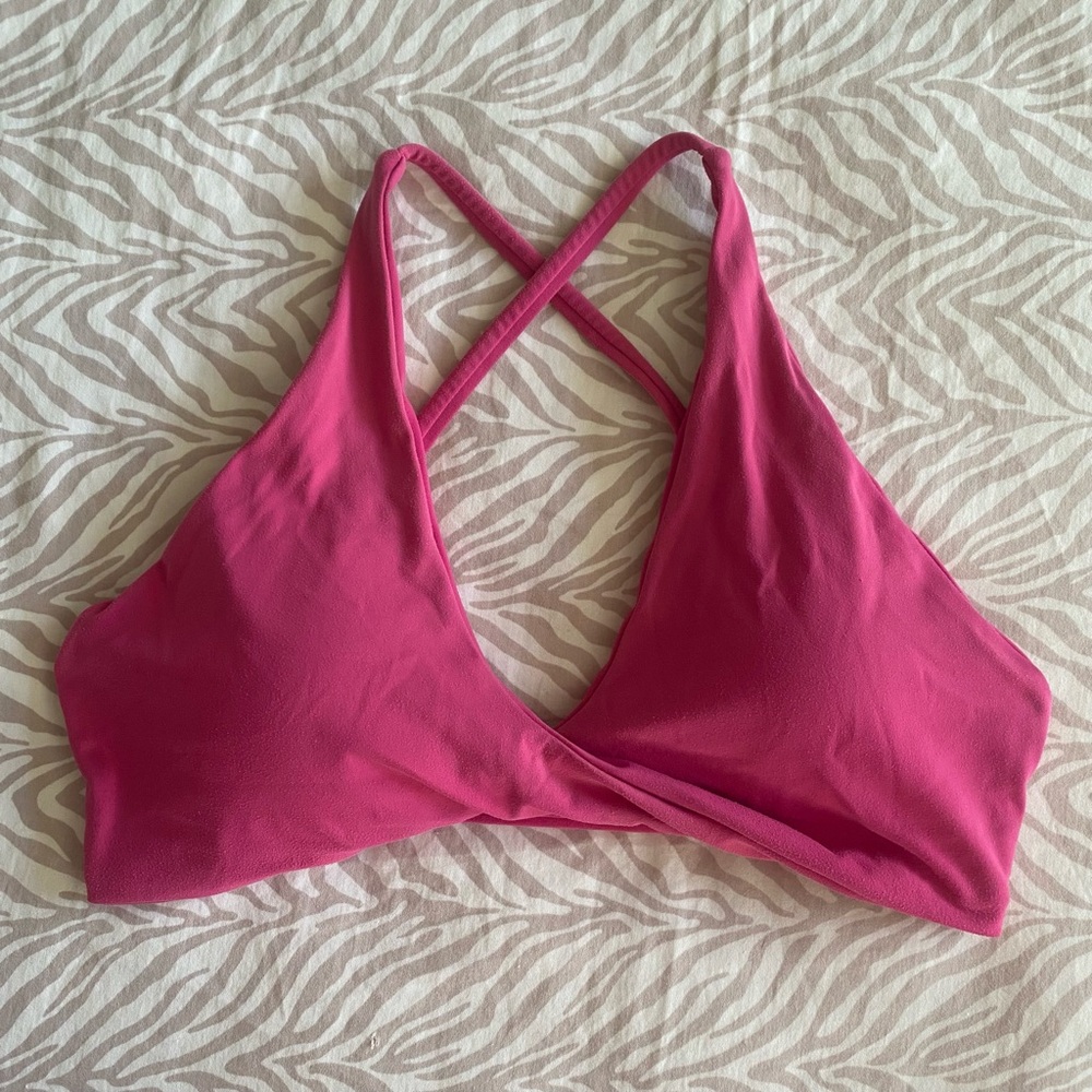 Cross Back Twist Front Plunge V-Neck Halter Sports Bra Top